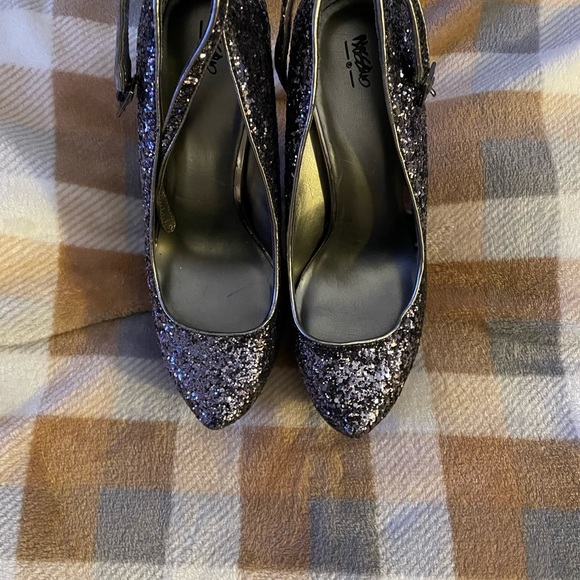 Glittery silver never worn good condition - Picture 2 of 4